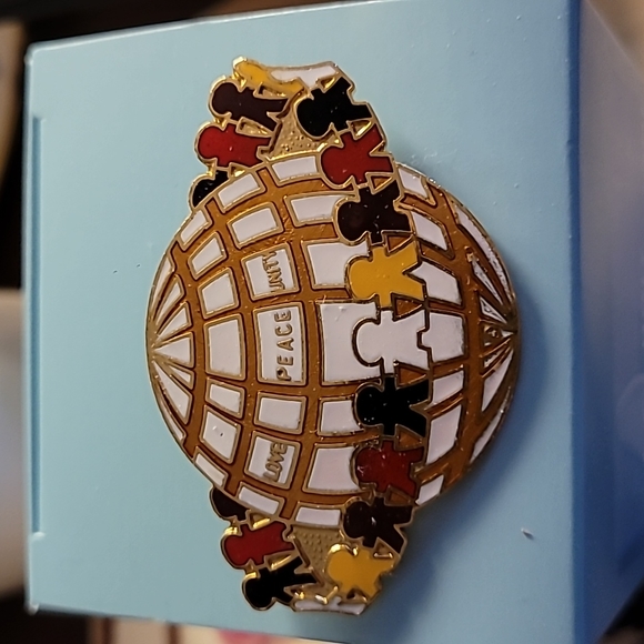 Love, Peace, Unity Brooch - Picture 1 of 4